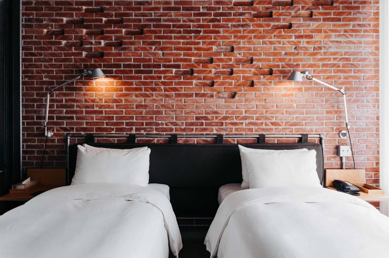 U.I.J Hotel & Hostel Тайнань Экстерьер фото