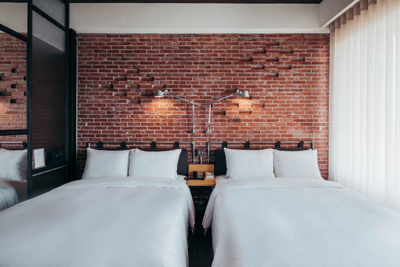 U.I.J Hotel & Hostel Тайнань Экстерьер фото