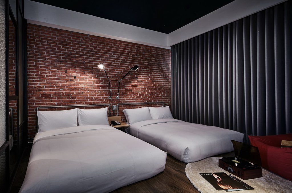 U.I.J Hotel & Hostel Тайнань Экстерьер фото