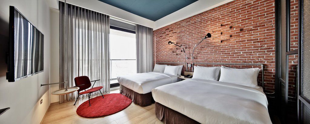 U.I.J Hotel & Hostel Тайнань Экстерьер фото
