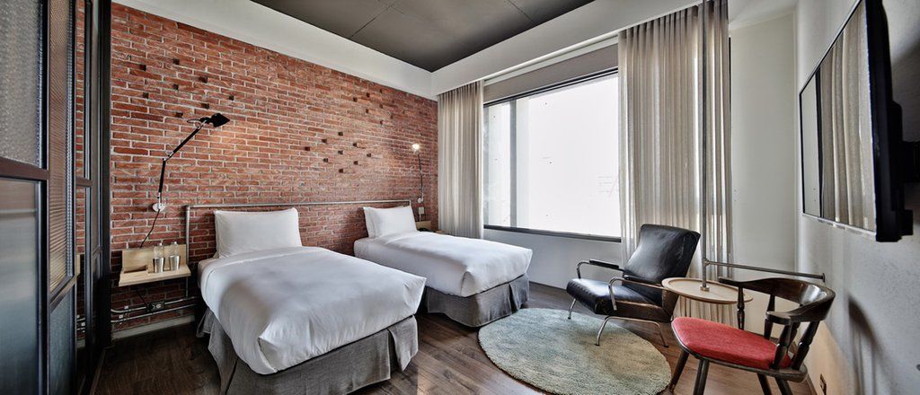 U.I.J Hotel & Hostel Тайнань Экстерьер фото